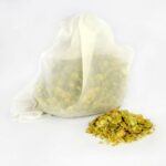 Uudelleenkäytettävä polyesteristä valmistettu laadukas humalapussi täynnä humalan kukintoja